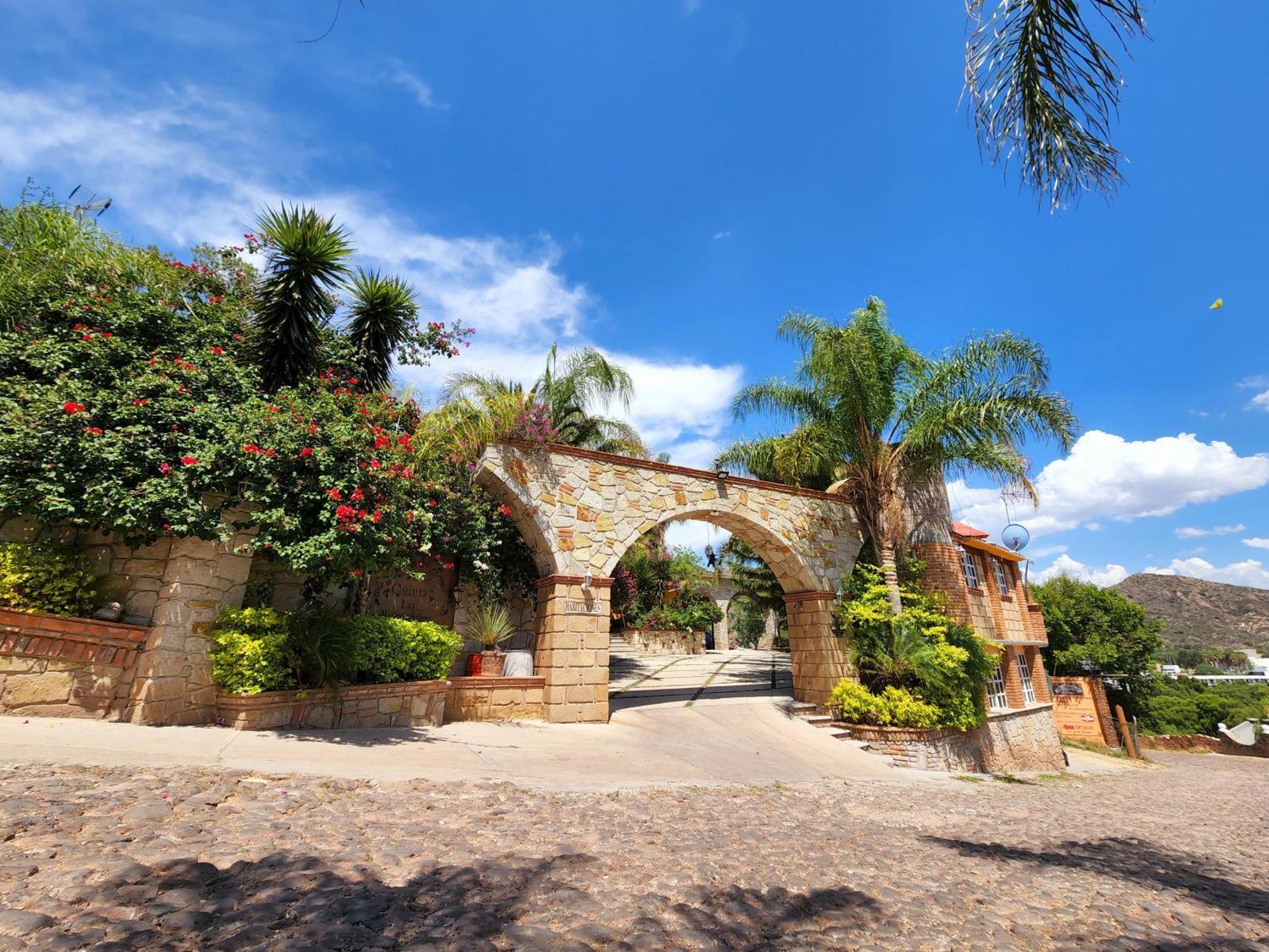 Quinta Las Bugambilias Hotel Tecozautla Exterior photo